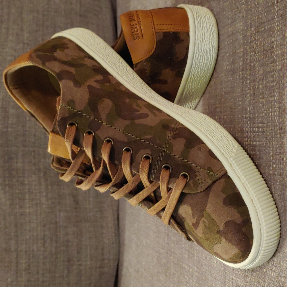 Steve Madden Camoflage Print Sneaker, Size 9